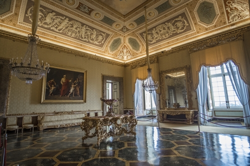 Salone-interno-Reggia-di-Caserta-2